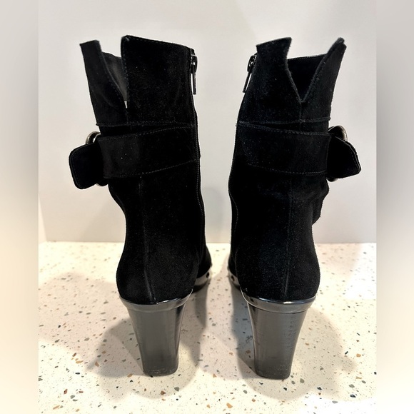 Stuart‎ WEITZMAN Black Suede Heeled Buckle Ankle Bootie - Picture 5 of 11